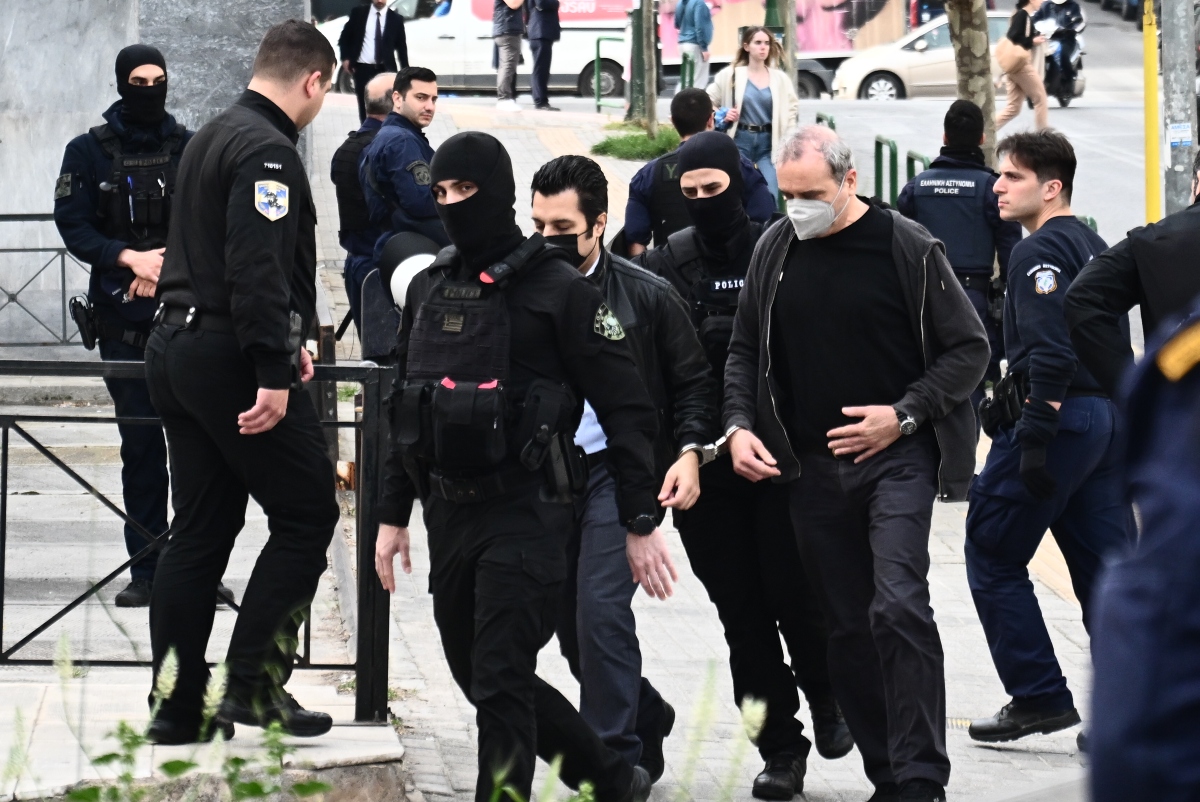 Ένταση πριν τη δίκη για την σεξουαλική κακοποίηση της 12χρονης από τον Κολωνό