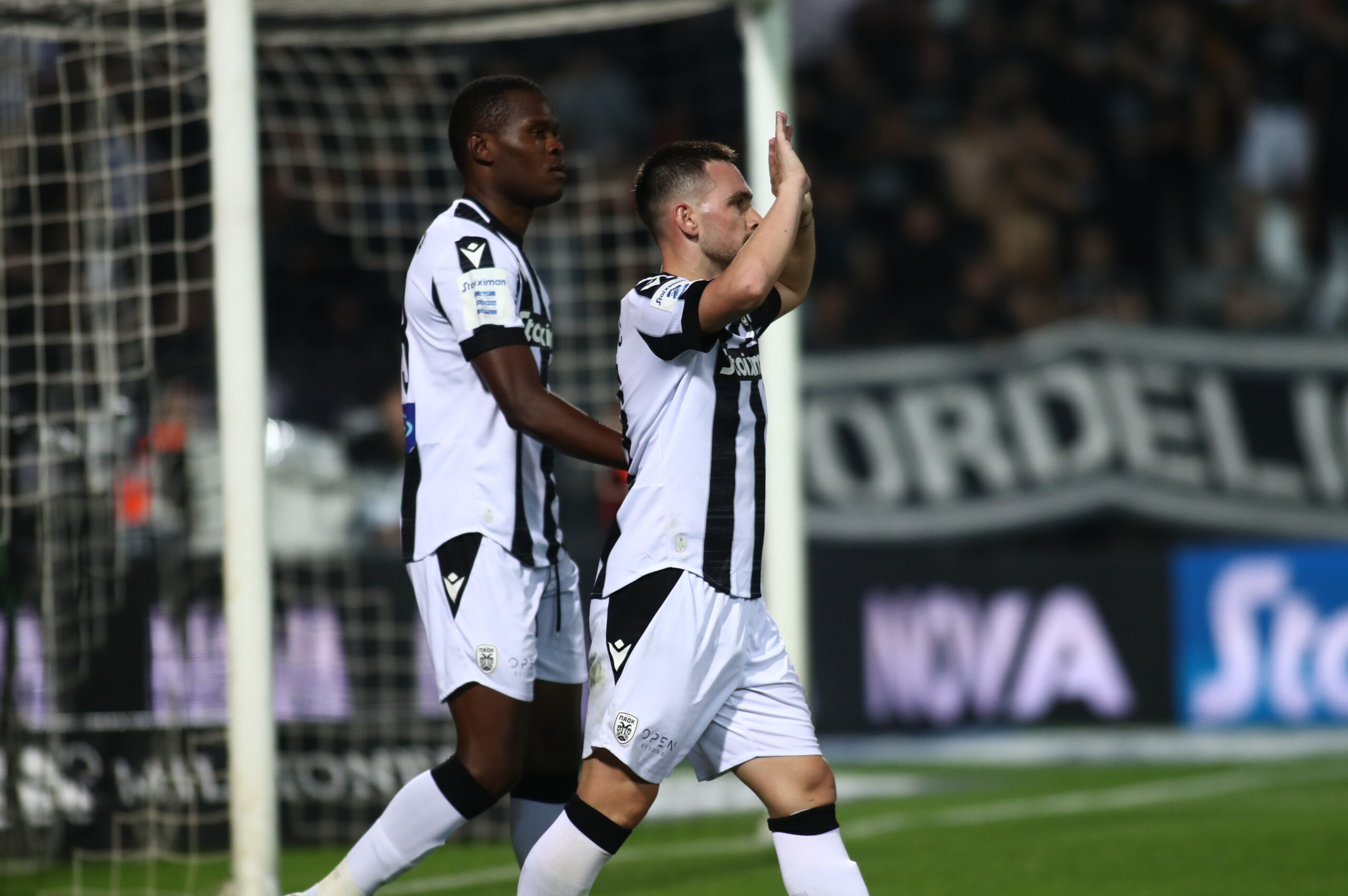 Super League: Στο -1 ο ΠΑΟΚ από την ΑΕΚ – Δύο «στροφές» για το τέλος