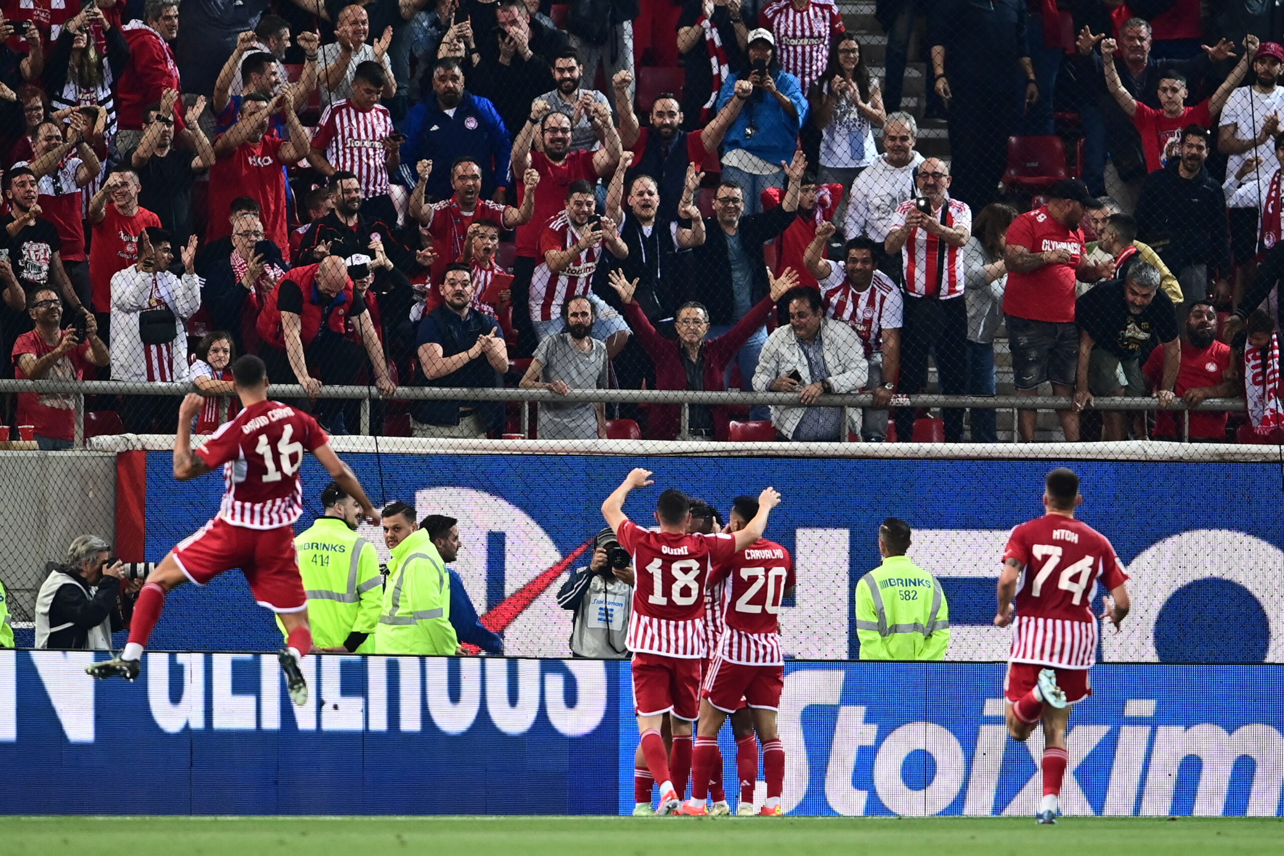 Ολυμπιακός-ΑΕΚ 2-0: «Δώρο» στον ΠΑΟΚ για τον τίτλο