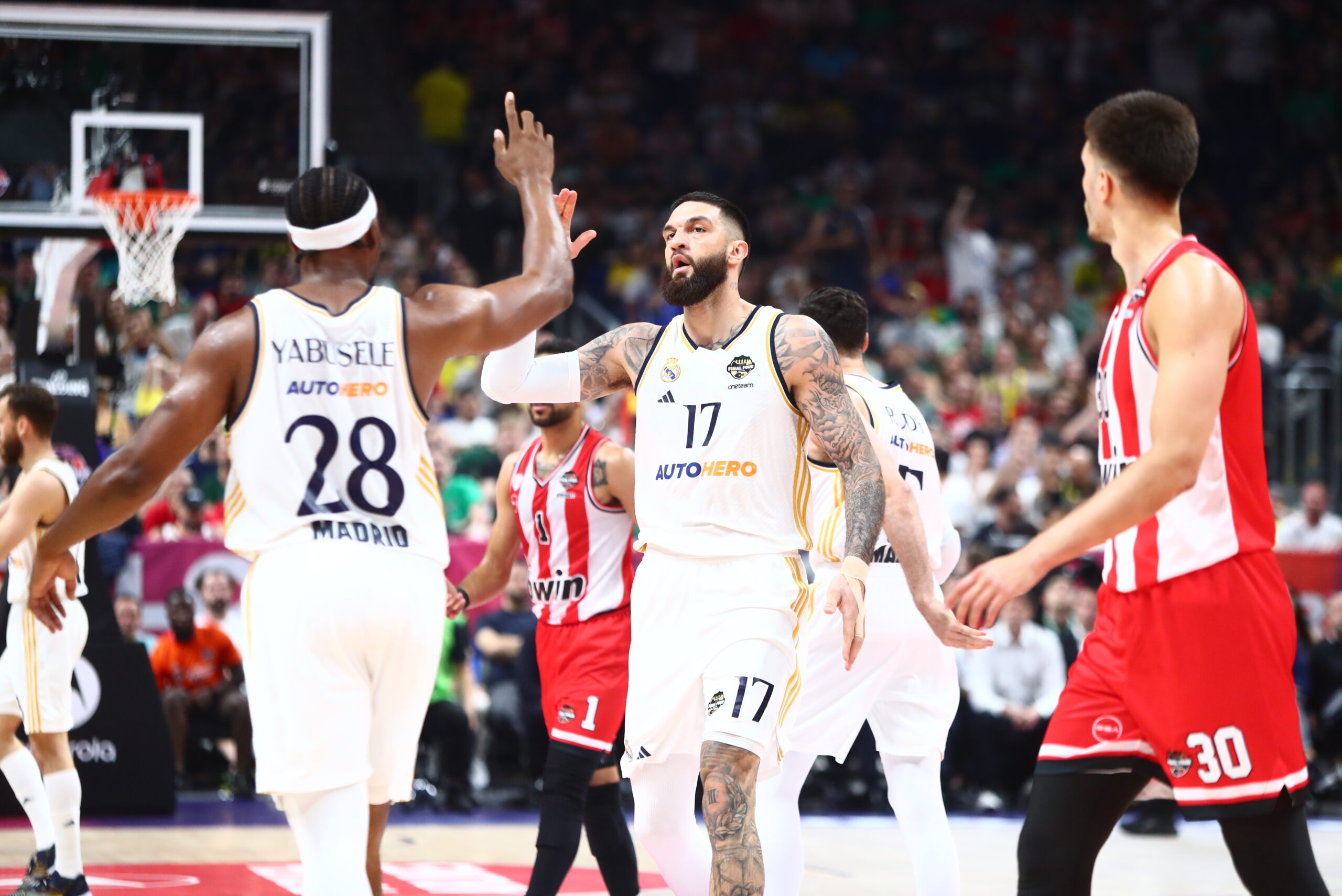 Ρεάλ Μαδρίτης-Ολυμπιακός 87-76: Δεν τα κατάφεραν οι «ερυθρόλευκοι» – Θα διεκδικήσουν ξανά το τρόπαιο οι Ισπανοί