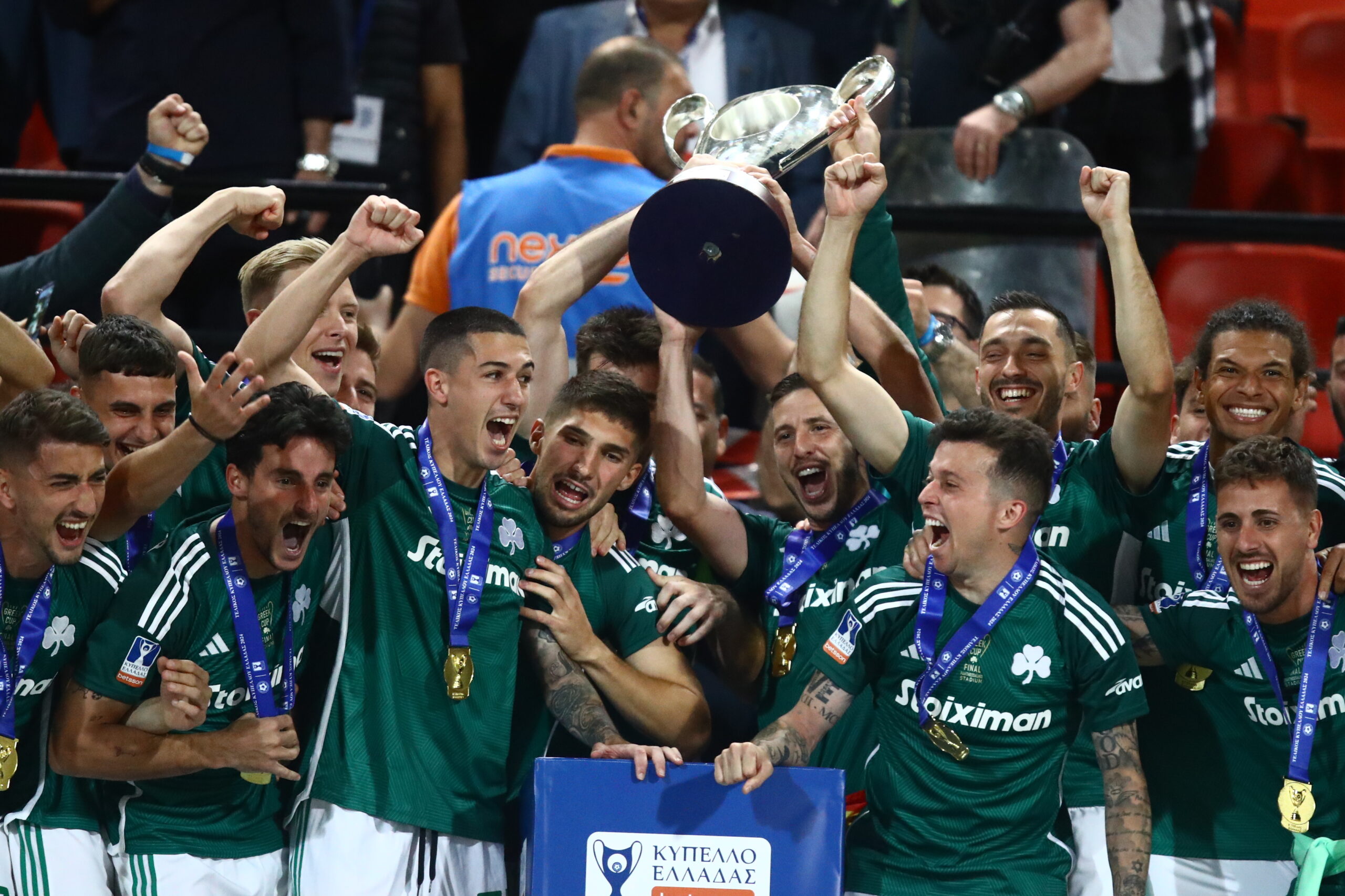 Παναθηναϊκός-Άρης 1-0: Η απονομή του 20ου Κυπέλλου στους πράσινους (video)