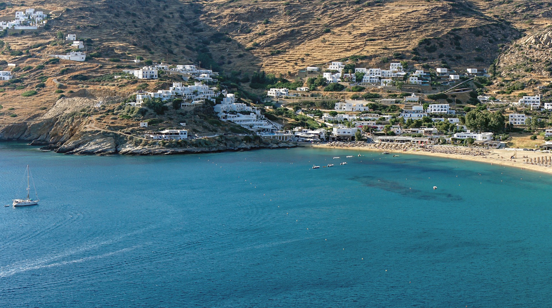 Το νησί που «απογειώνουν» Vanity Fair και Conde Nast Traveller