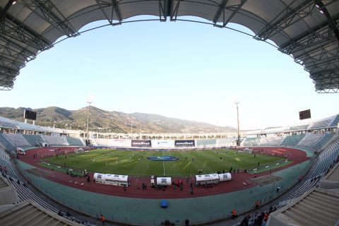 Τα άδεια καρεκλάκια νίκησαν και πάλι…