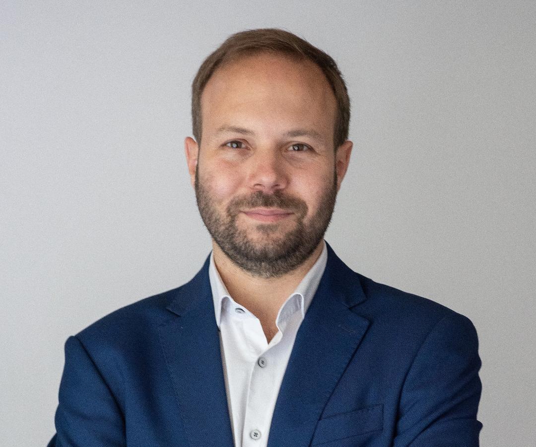 Το δικαίωμα στη στέγη δεν μπορεί να μένει στην αγορά – Η κυβέρνηση να αφήσει την επικοινωνία και να δει τι γίνεται στην Πορτογαλία