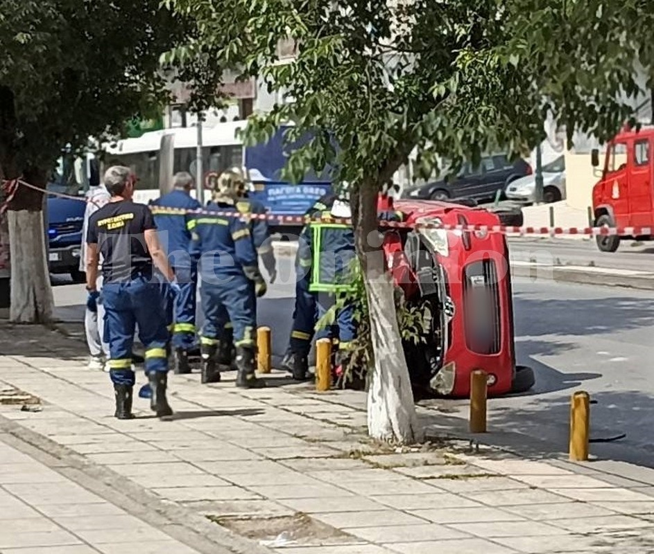 Θεσσαλονίκη: Ανατροπή οχήματος με έναν τραυματία (ΦΩΤΟ)