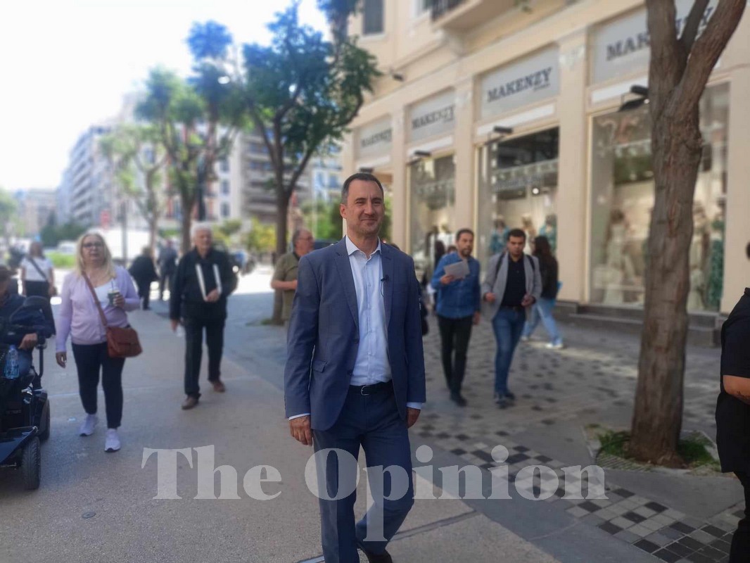 Η αγκαλιά του Αλέξη Χαρίτση με τον Χρήστο Γιαννούλη (VIDEO)