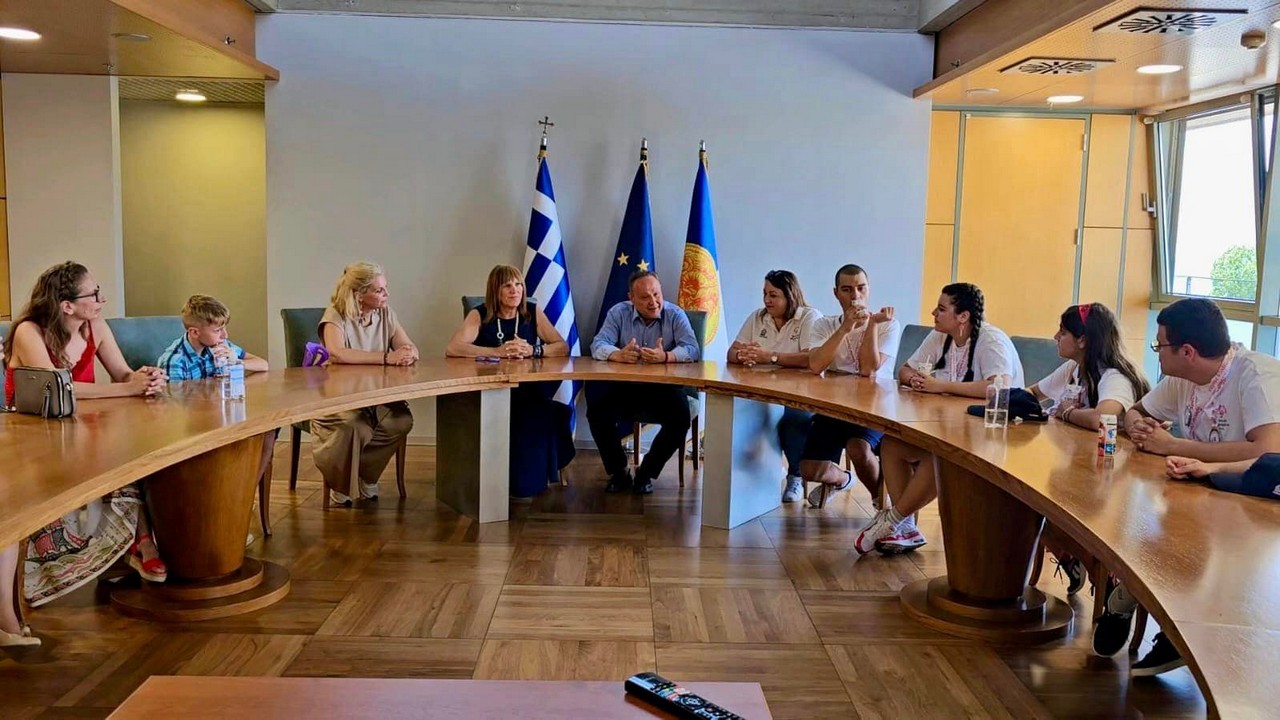 Θεσσαλονίκη: Στο δημαρχείο η ομάδα κολύμβησης των Special Olympics