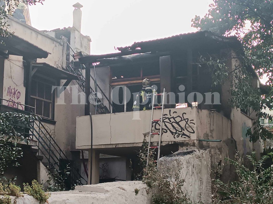 Φωτιά στην οδό Μελενίκου στο κέντρο της Θεσσαλονίκης (ΦΩΤΟ)