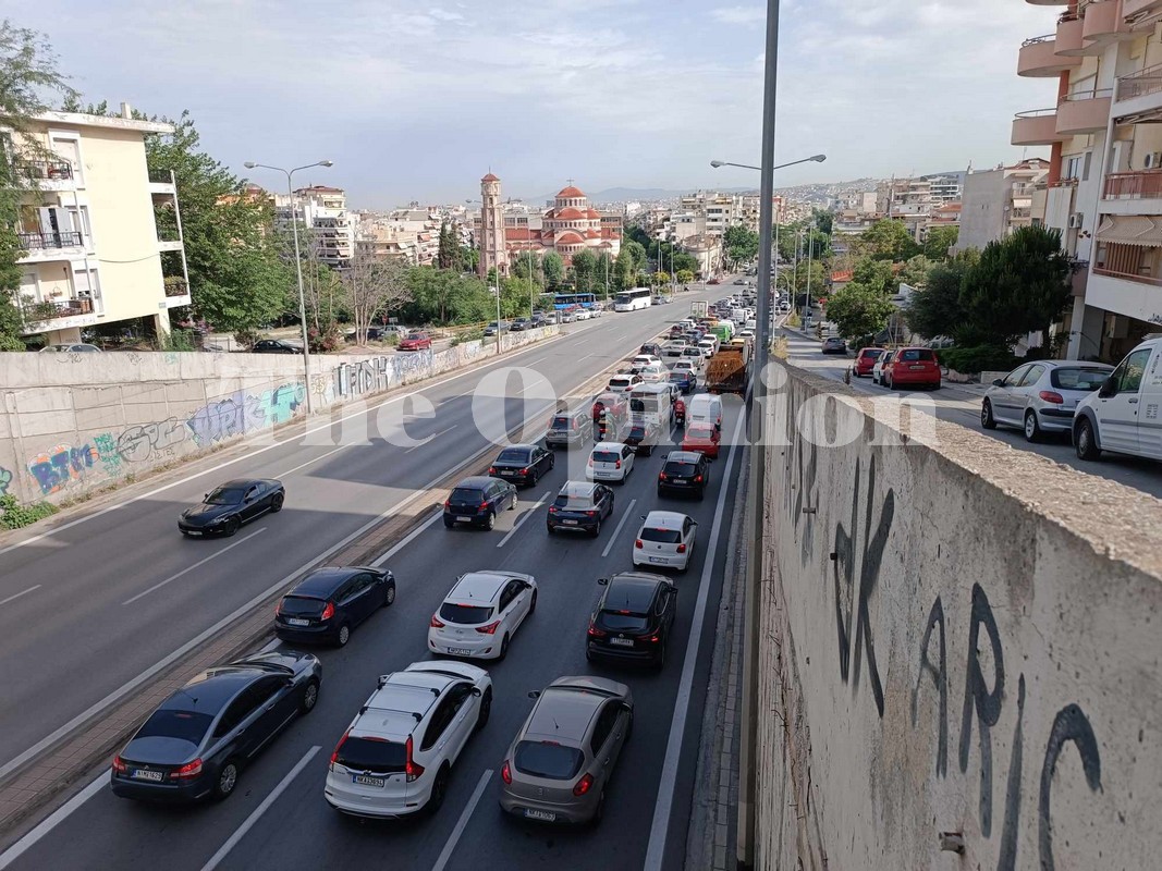 Οι 5 τρόποι για να «σκοτώσεις» χρόνο αν «κολλήσεις» στην κίνηση