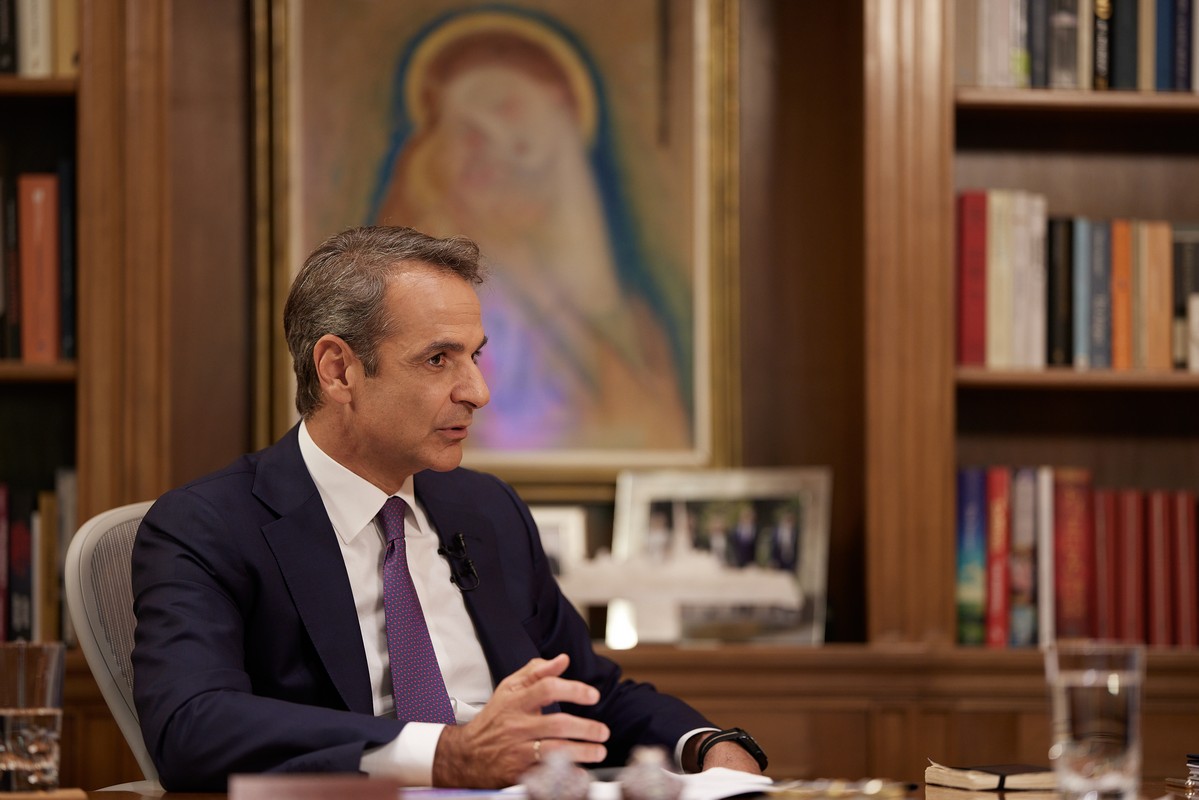 Μητσοτάκης: «Κανένα ζήτημα πρόωρων εκλογών – Η ΝΔ υπέστη πολιτική ζημιά από το νόμο για τα ομόφυλα ζευγάρια»