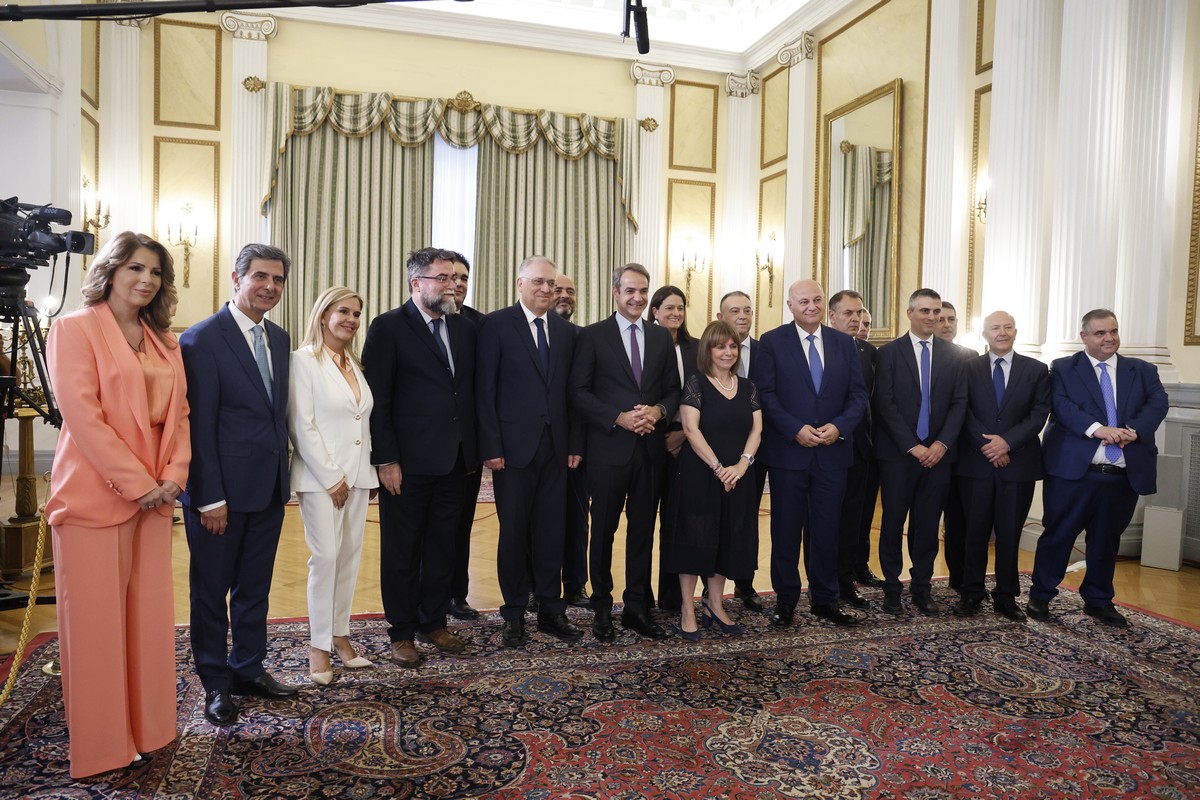 Ορκίστηκαν τα νέα μέλη της κυβέρνησης – Ποιες οι αλλαγές (ΦΩΤΟ-VIDEO)