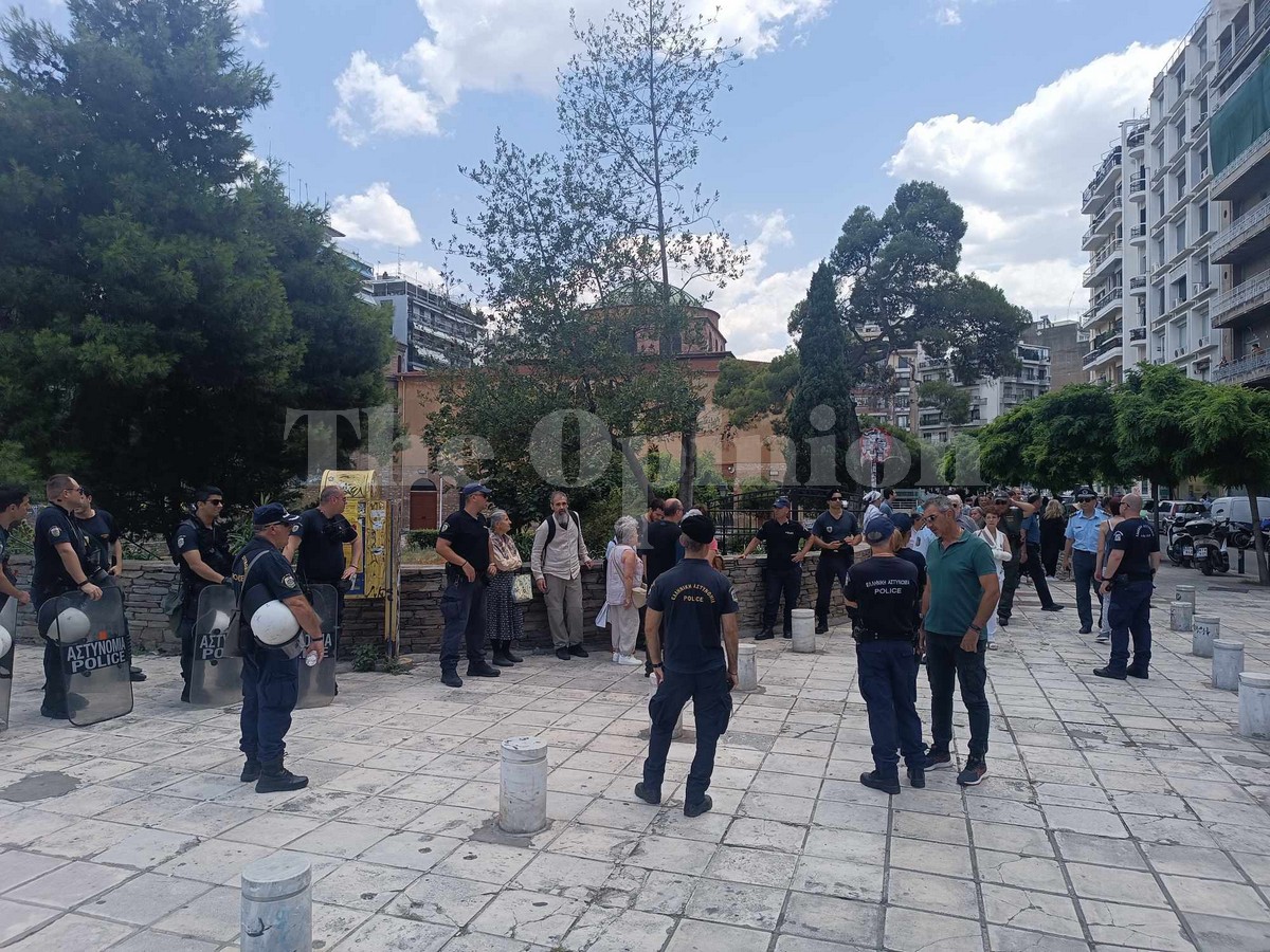 Europide – Θεσσαλονίκη: Προσαγωγές από την ΕΛΑΣ έξω από τον Ι.Ν. Αγίας Σοφίας (ΦΩΤΟ)