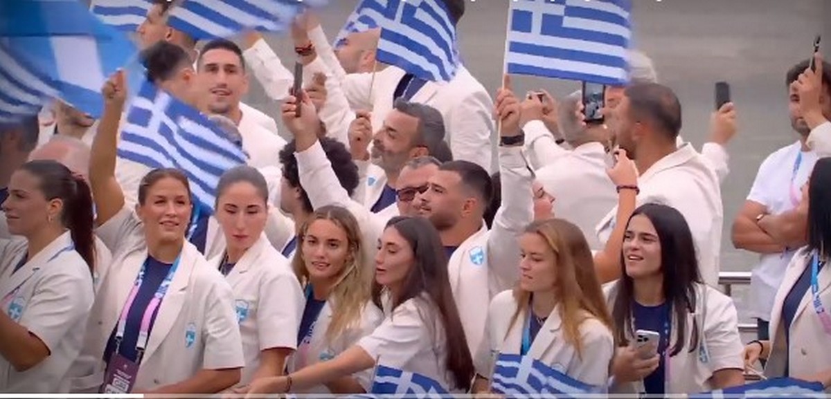 Ολυμπιακοί Αγώνες 2024: Πρώτη η ελληνική αποστολή που έλαμψε στην είσοδο της (VIDEO)
