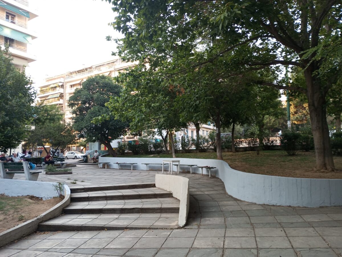 Θεσσαλονίκη: Με βούρτσες και μπογιές η δημοτική αρχή στη «μάχη» με τα άναρχα graffiti (ΦΩΤΟ)