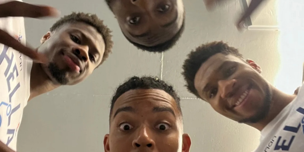 «Ραντεβού» για… δείπνο στο Παρίσι – Η φωτογραφία Καραλή με τα αδέρφια Αντετοκούνμπο