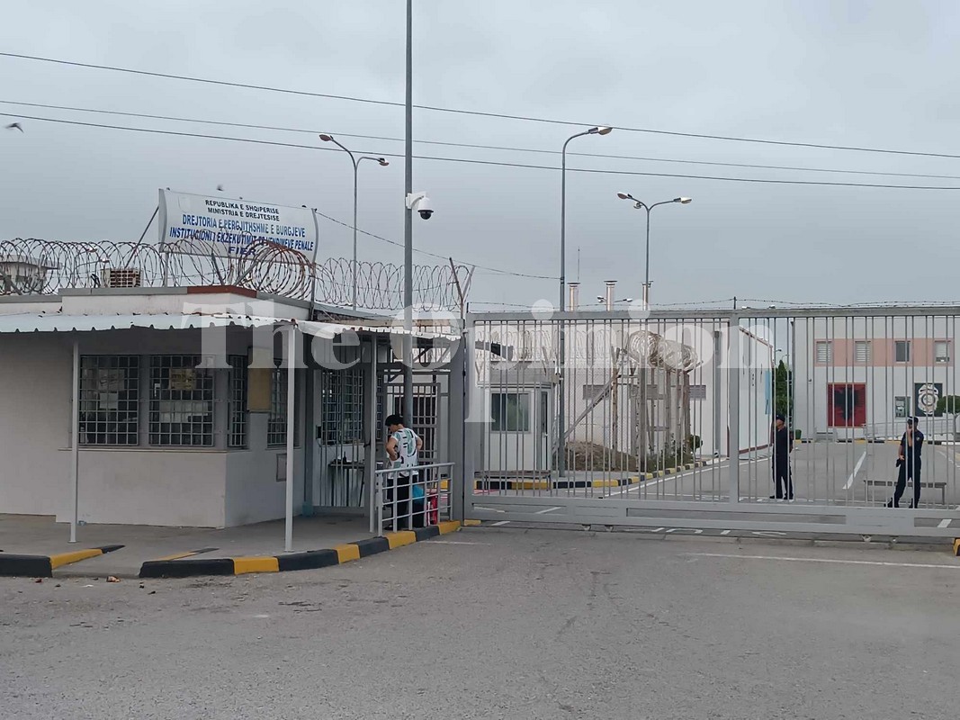 Αναχώρησε από τις φυλακές του Φιέρι ο Φρέντης Μπελέρης (VIDEO)