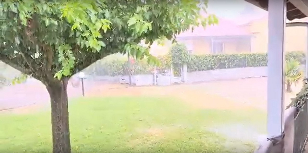 Έντονη χαλαζόπτωση σε χωριά των δυτικών Τρικάλων (VIDEO)