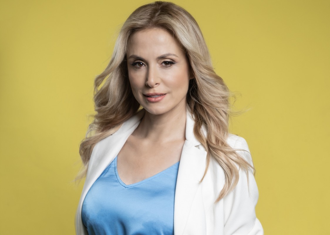 «ΔΥΟ στις 10»:  Αυτός είναι ο νέος παρουσιαστής που θα συντροφεύσει την  Ζωή Κρονάκη στην εκπομπή της ΕΡΤ1