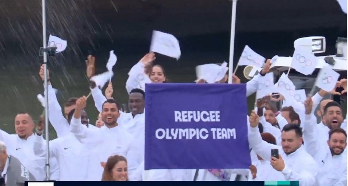 Τελετή έναρξης Ολυμπιακών Αγώνων: Η είσοδος των προσφύγων μέσα σε χειροκροτήματα (VIDEO)