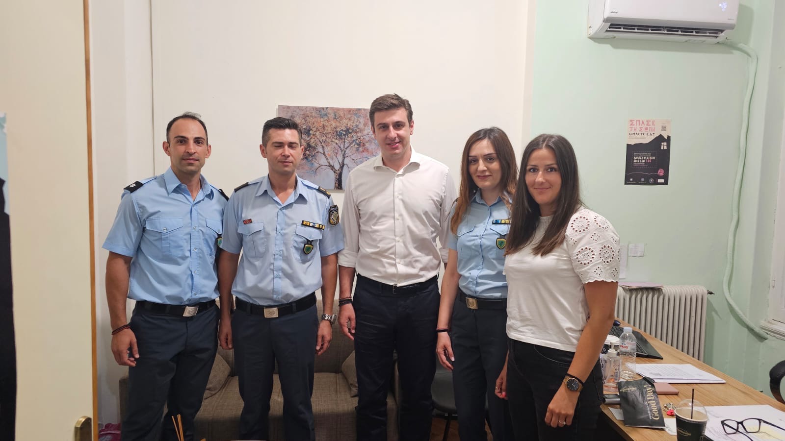 Γιάννης Παπαγεωργίου:  Η επίσκεψη στο Γραφείο Ενδοοικογενειακής Βίας του Α.Τ. Λευκού Πύργου