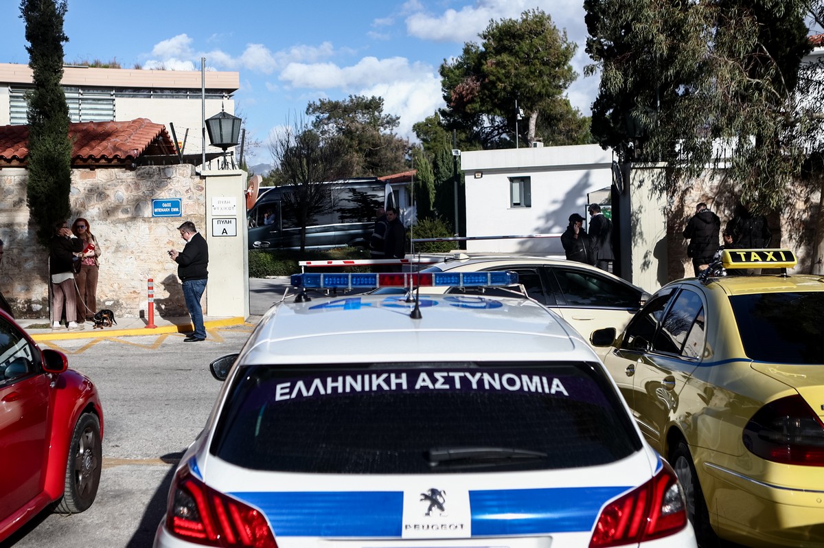Ανήλικοι κουκουλοφόροι ξυλοκόπησαν 15χρονο σε προαύλιο σχολείου – Συνελήφθη 17χρονος