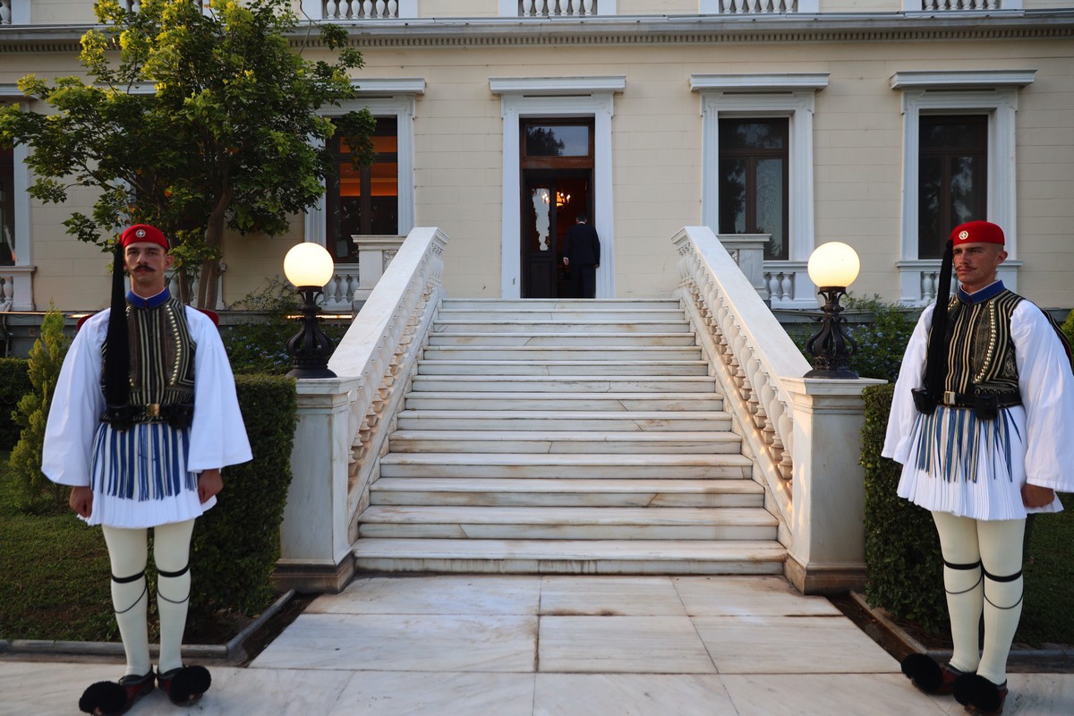 Ορκωμοσία νέων μελών εν μέσω σκανδάλων και μια κυβέρνηση που δεν πείθει