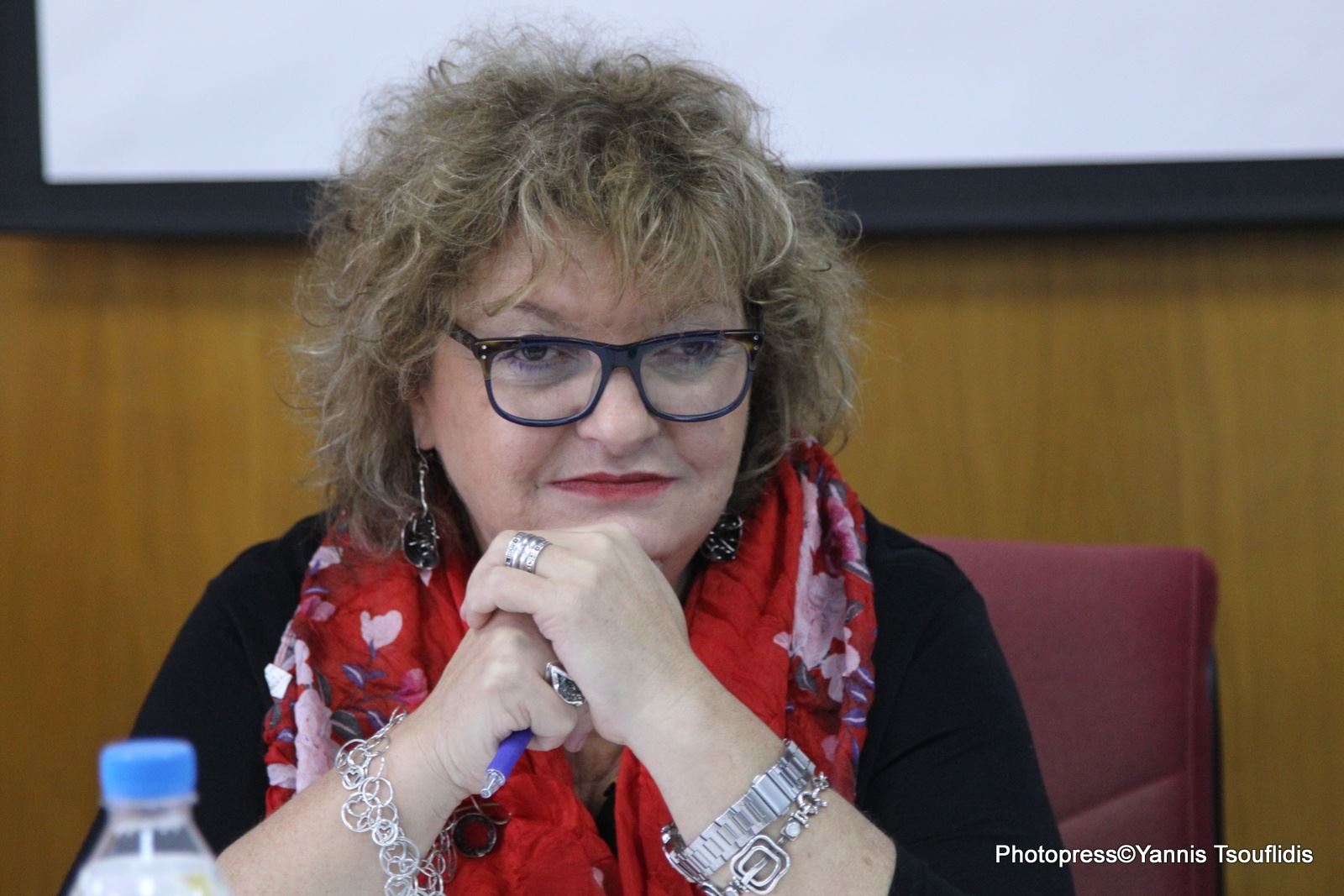 Όχι δεκανίκι και εφαλτήριο αιθεροβαμόνων και οπορτουνιστών το ΠΑΣΟΚ