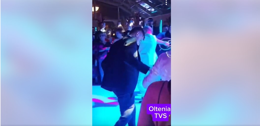 Πρόεδρος ευρωπαϊκής ομάδας χορεύει ζεϊμπέκικο του Βασίλη Καρρά (VIDEO)