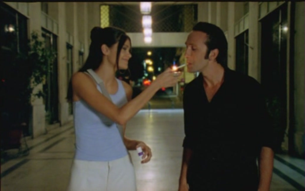 «Φτηνά Τσιγάρα»: Η νοσταλγία της παλιάς Αθηνάς που ξανά γεννιέται τον Αύγουστο (VIDEO)