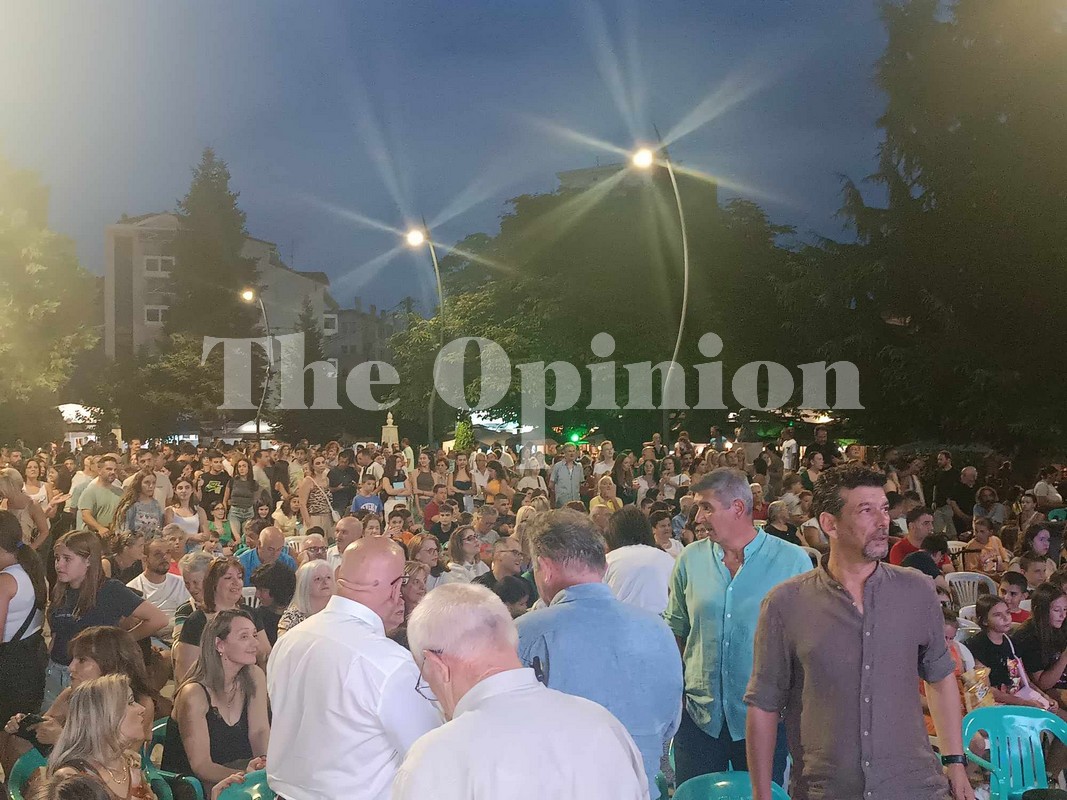 Ώρα τελικού για τον Τεντόγλου – Γέμισε η πλατεία στα Γρεβενά (ΦΩΤΟ- VIDEO)