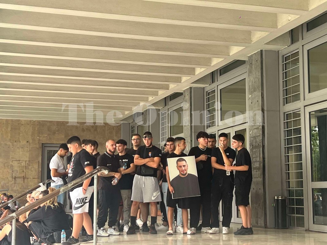 «Κανείς δεν είχε δικαίωμα να πάρει το παιδί μου» – Στα δικαστήρια Θεσσαλονίκης ο πατέρας του 19χρονου που σκοτώθηκε στο λούνα παρκ