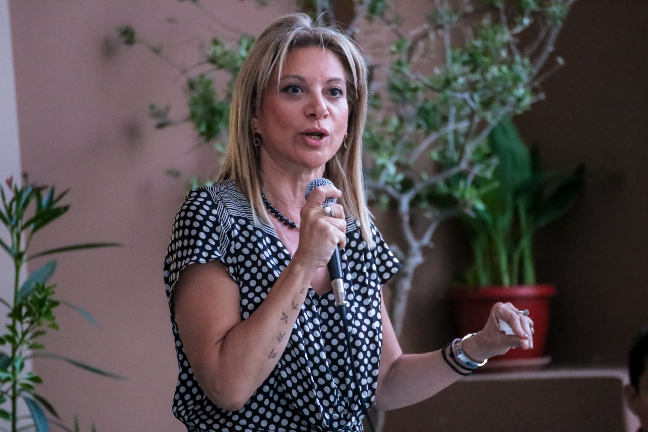 Καρυστιανού: «Βγάλτε τις θαμμένες δικογραφίες από τα συρτάρια της Βουλής και δείξτε τις στον κόσμο»