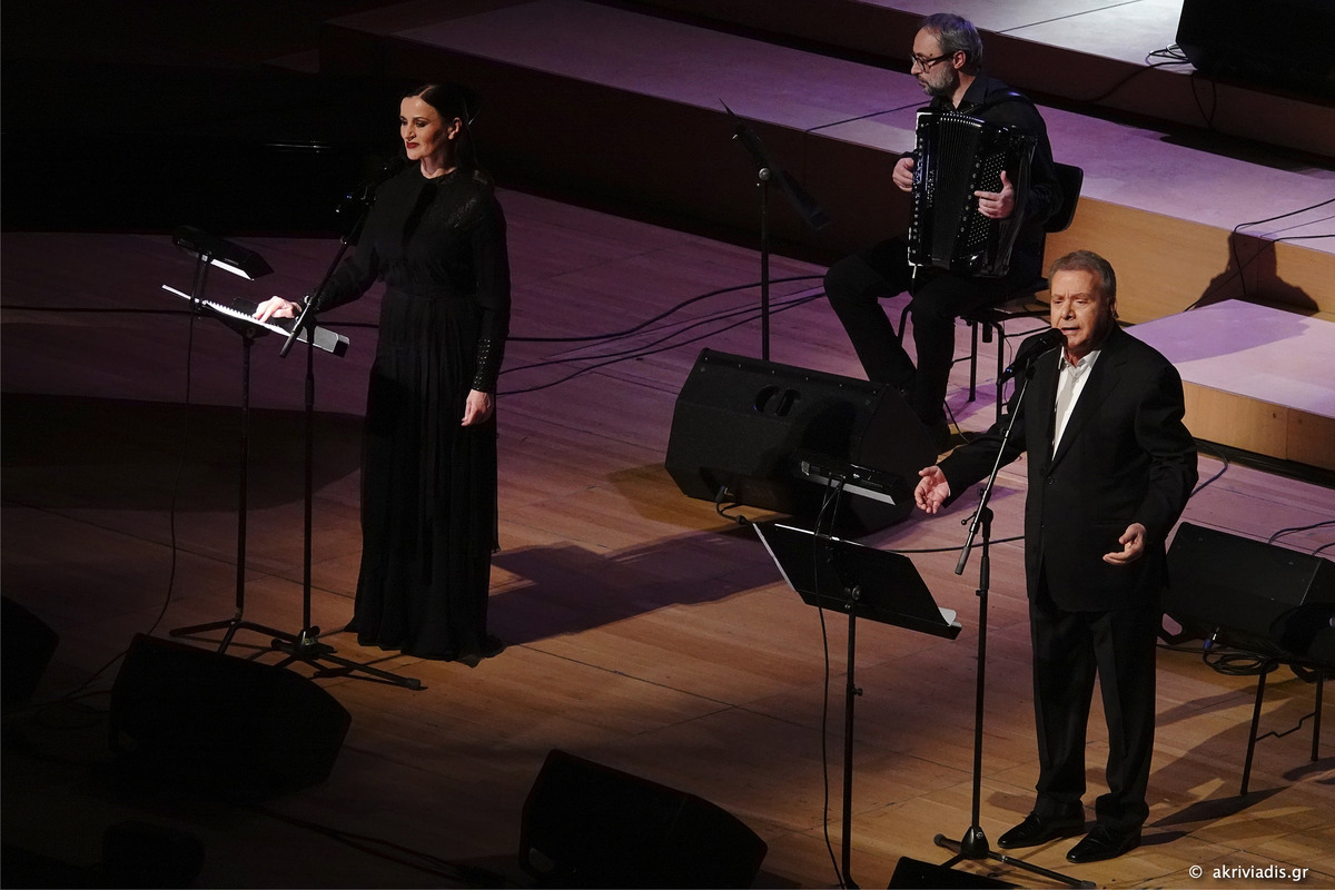 Ο Μανώλης Μητσιάς και η Καρυοφυλλιά Καραμπέτη σε μια μοναδική βραδιά στη Θεσσαλονίκη