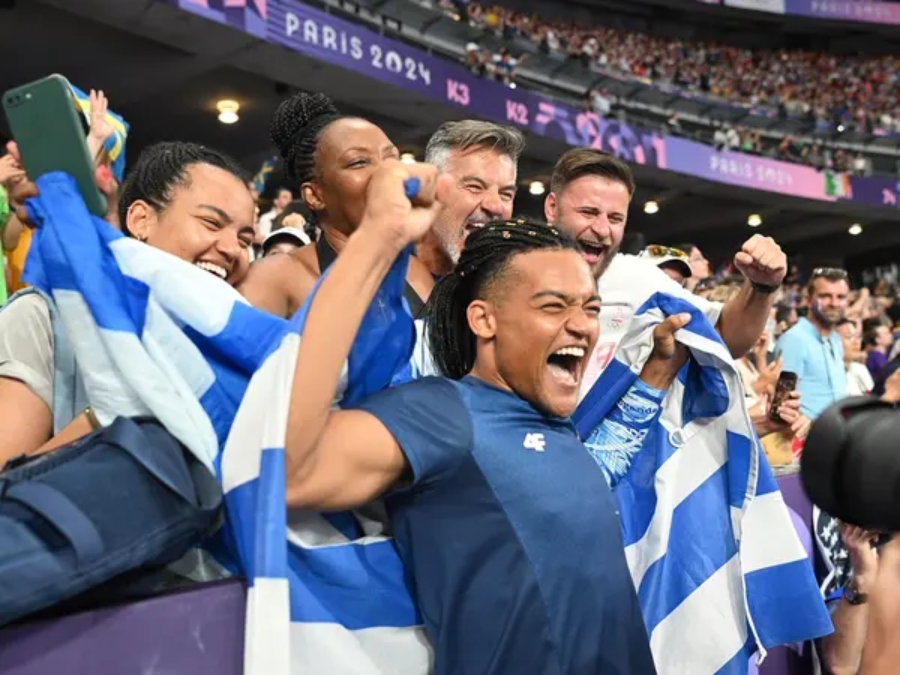 Συγκινεί ο Χάρης Καραλής για τον Μανόλο: Παιδί μου, κερδίσαμε τον ρατσισμό!