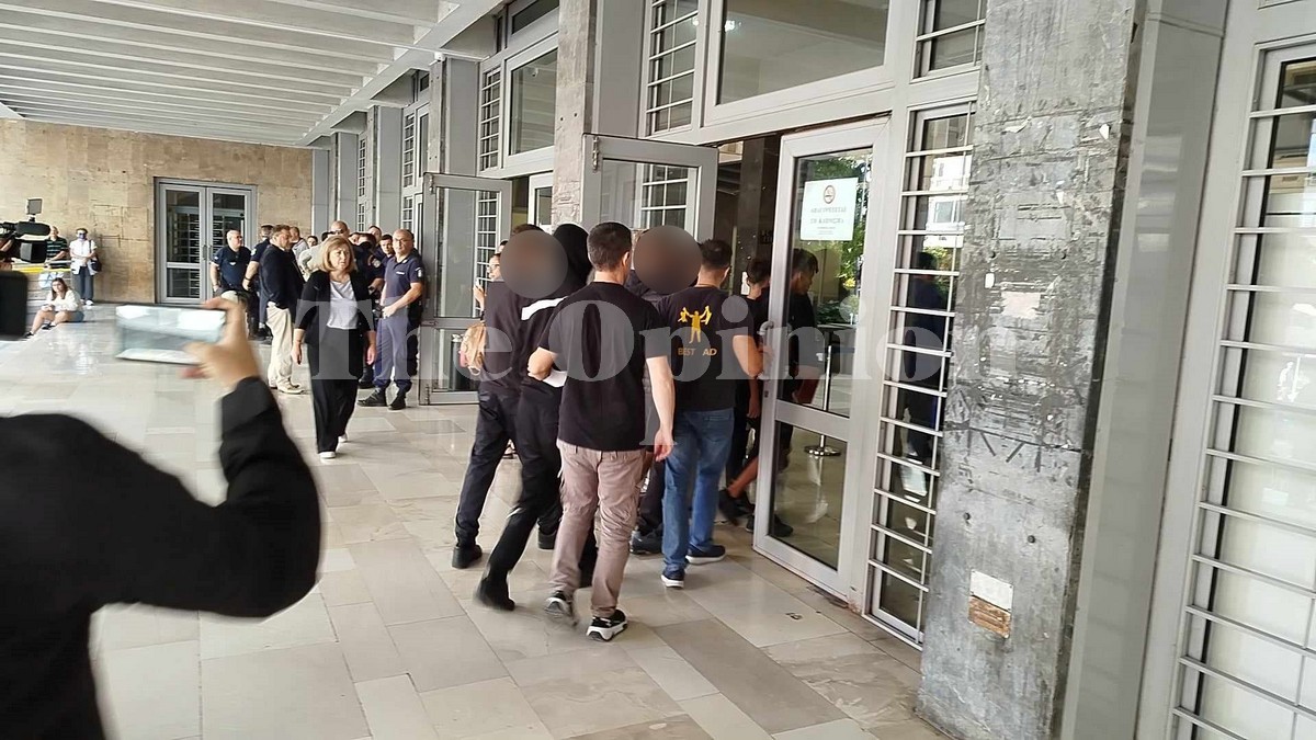 Ελεύθεροι οι ανήλικοι που έδειραν 16χρονο και 14χρονη στην Πολίχνη