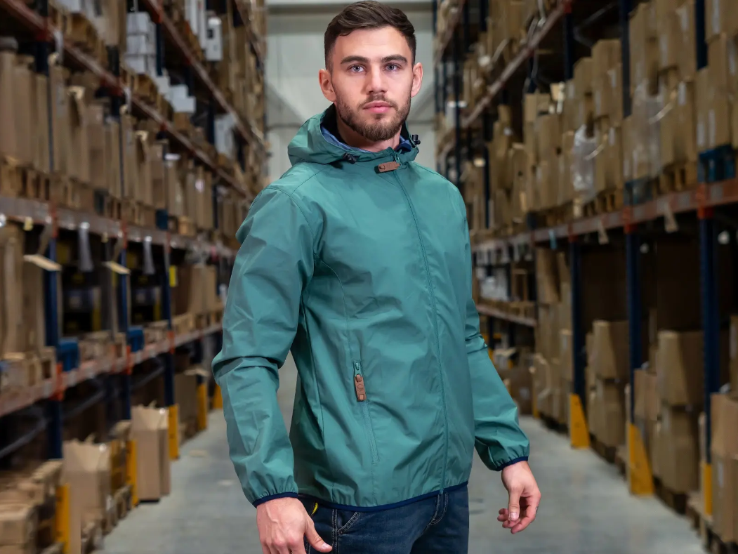 Αντιανεμικά μπουφάν: Tο απόλυτο όπλο ενάντια στον άνεμο!