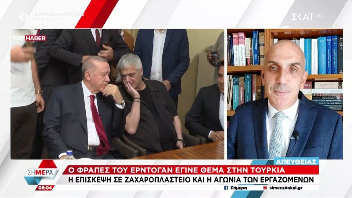 «Χαλαρός» Ερντογάν πίνει φραπέ στην Κωνσταντινούπολη (VIDEO)