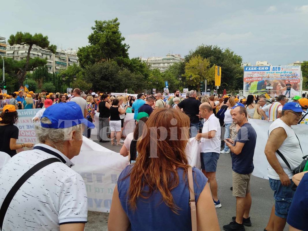 «Είμαστε άνθρωποι, δεν είμαστε αριθμοί» – Οι πορείες για την 88η ΔΕΘ (ΦΩΤΟ+VIDEO)