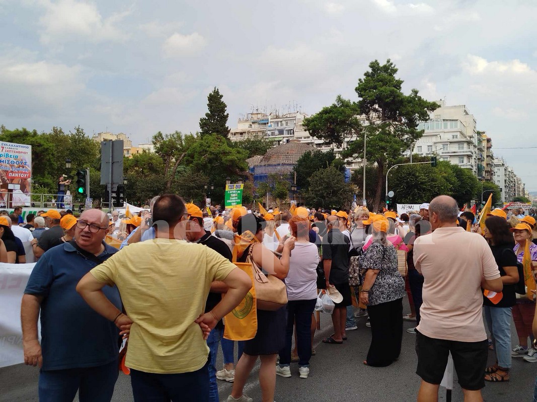 «Είμαστε άνθρωποι, δεν είμαστε αριθμοί» – Οι πορείες για την 88η ΔΕΘ (ΦΩΤΟ+VIDEO)