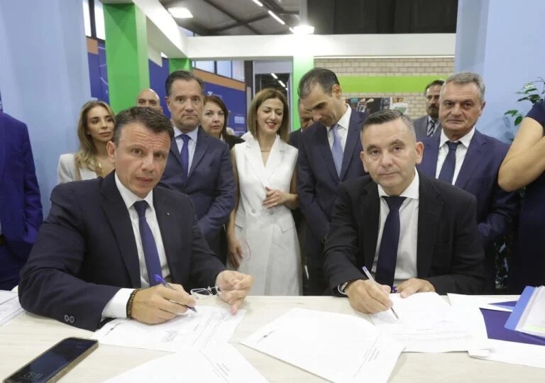 ΔΕΘ 2024: «Έπεσαν» οι υπογραφές για αναβάθμιση – ανακαίνιση 10 Νοσοκομείων και 2 Κέντρων Υγείας