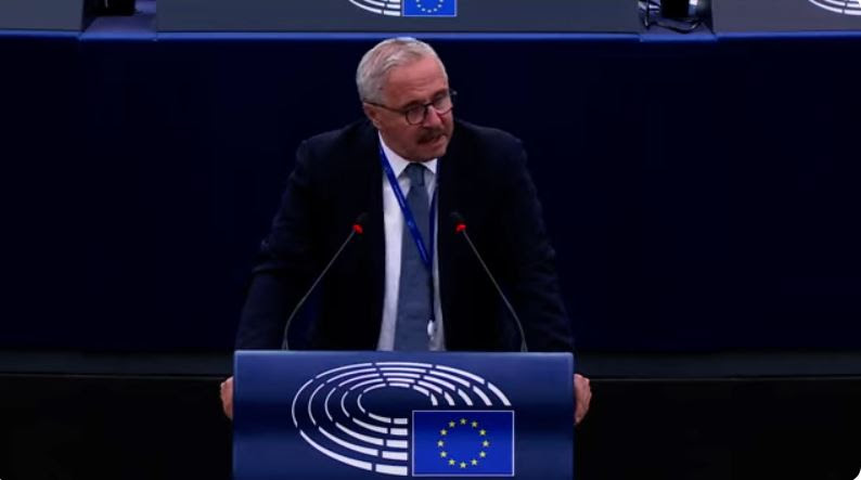 Μανιάτης από Στρασβούργο: «Τα ελληνικά νοικοκυριά αντιμέτωπα με την ακρίβεια και την ενεργειακή φτώχεια»