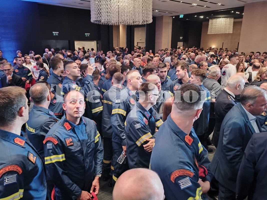 Το «μεγάλο ευχαριστώ» Μητσοτάκη σε πυροσβέστες, εθελοντές και πολιτική προστασία (ΦΩΤΟ+VIDEO)