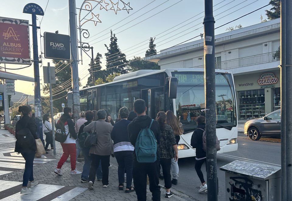 «Οι επιβάτες ανεβαίνουν στα λεωφορεία χωρίς καθυστέρηση»