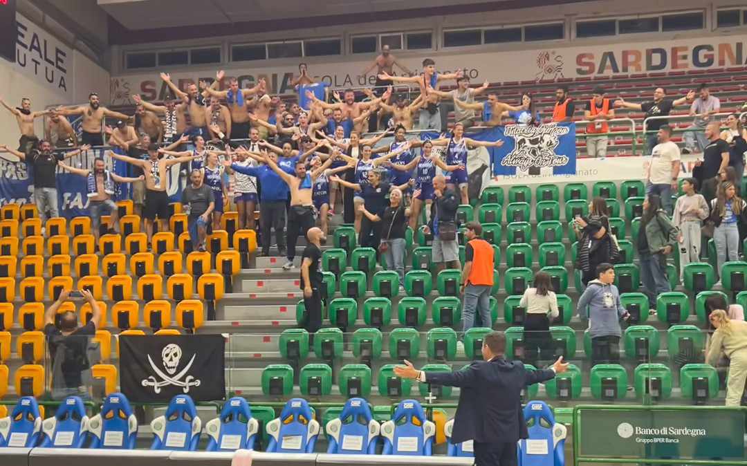 Όταν το αποτέλεσμα περνά σε δεύτερη μοίρα – Απίστευτη σκηνή σε αγώνα γυναικείου μπάσκετ (VIDEO)