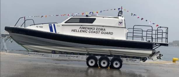 Ασθενής από την Αίγινα μεταφέρθηκε στο νοσοκομείο με… θαλάσσιο ταξί – Στη ΔΕΘ το πλωτό ασθενοφόρο! (VIDEO)