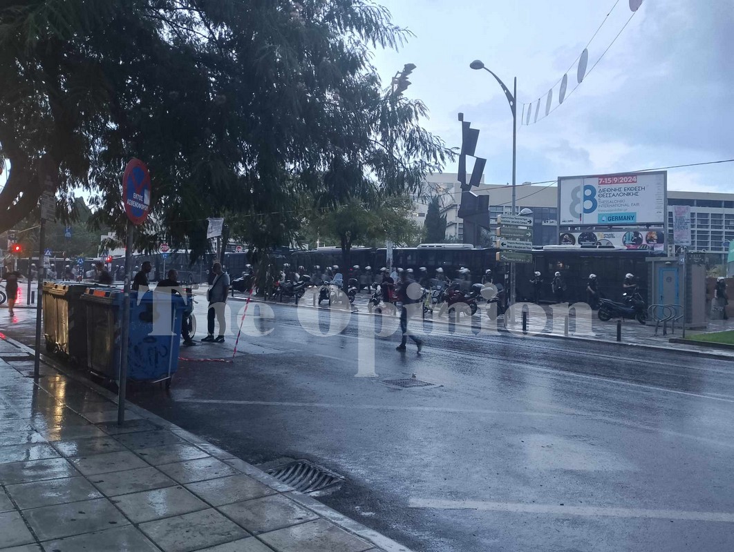 «Είμαστε άνθρωποι, δεν είμαστε αριθμοί» – Οι πορείες για την 88η ΔΕΘ (ΦΩΤΟ+VIDEO)