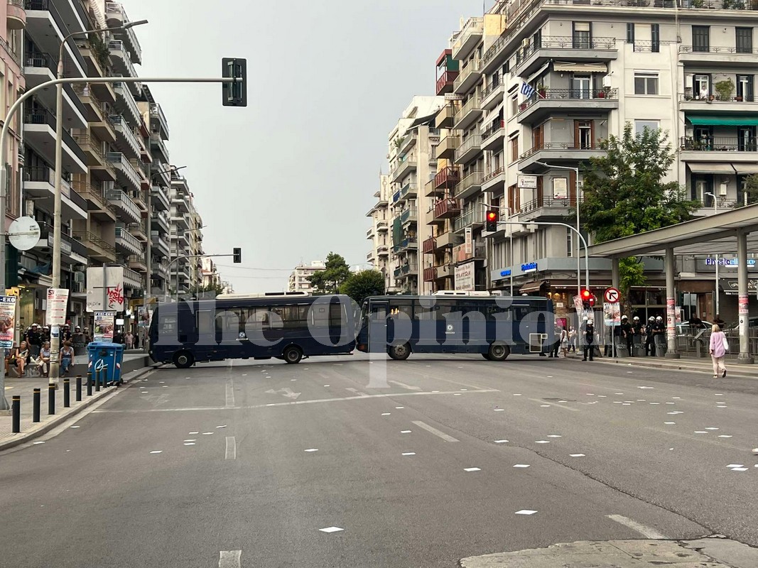 «Είμαστε άνθρωποι, δεν είμαστε αριθμοί» – Οι πορείες για την 88η ΔΕΘ (ΦΩΤΟ+VIDEO)