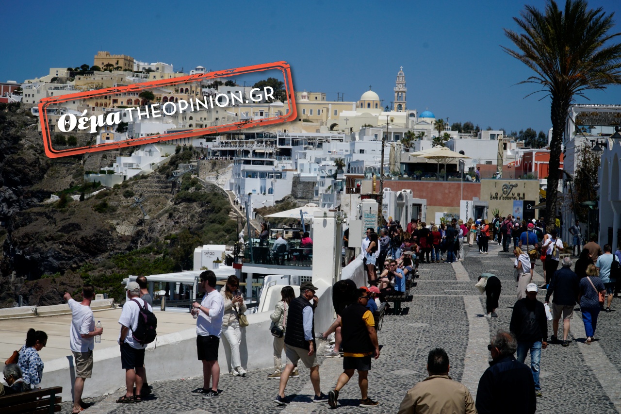 Φέτος δεν… βούλιαξε η Σαντορίνη! – «Δεν υφίσταται ο υπερτουρισμός», λένε επαγγελματίες του νησιού στο TheOpinion