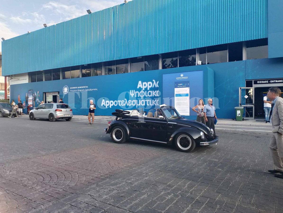 Τα θρυλικά «κατσαριδάκια» που κυκλοφορούν στους δρόμους της Θεσσαλονίκης – Η επίσκεψη στη ΔΕΘ (ΦΩΤΟ – VIDEO)