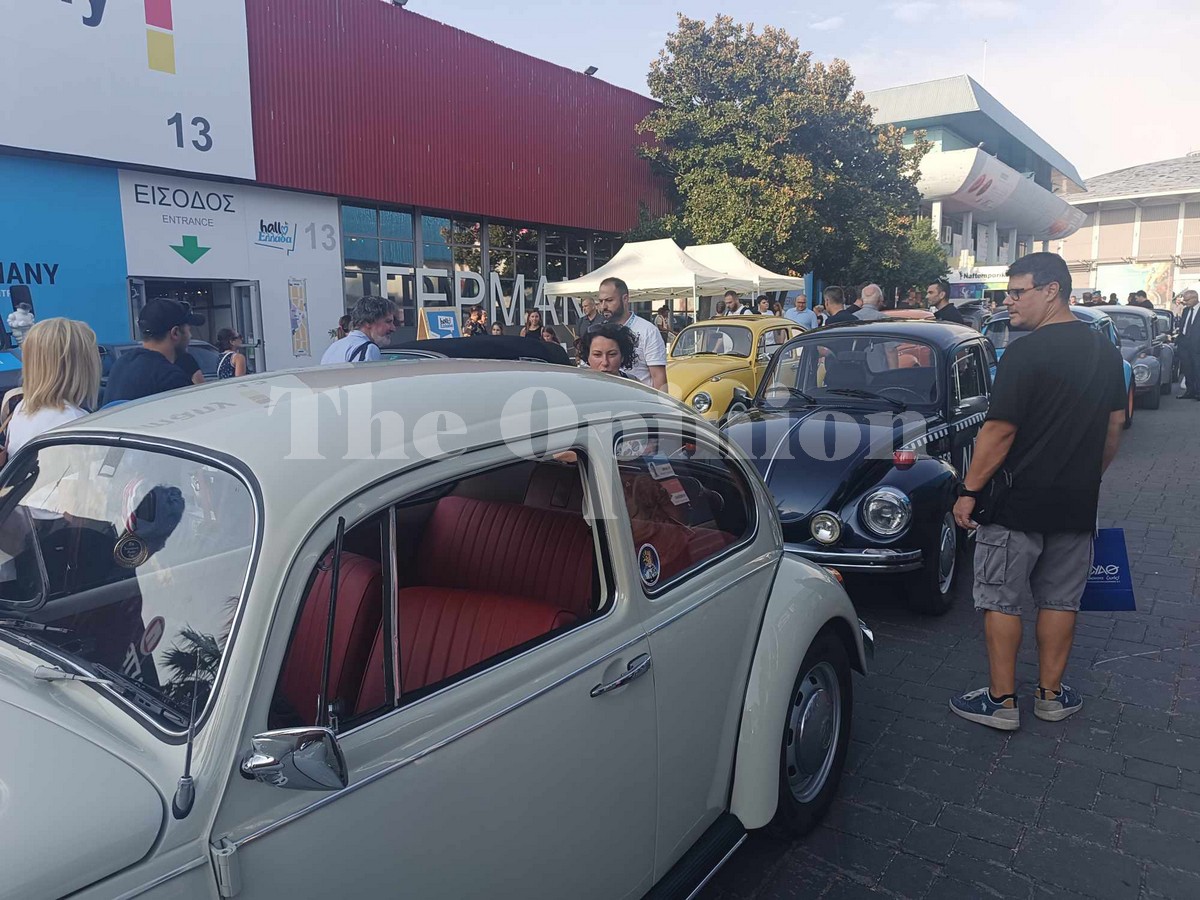 Τα θρυλικά «κατσαριδάκια» που κυκλοφορούν στους δρόμους της Θεσσαλονίκης – Η επίσκεψη στη ΔΕΘ (ΦΩΤΟ – VIDEO)